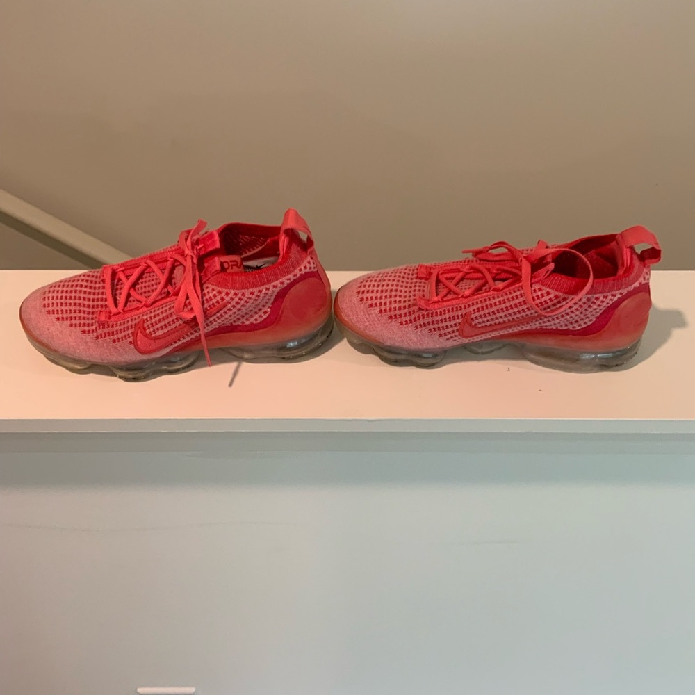 Nike Air Vapormax 2021 Flyknit red women’s size 7.5 - Picture 13 of 14